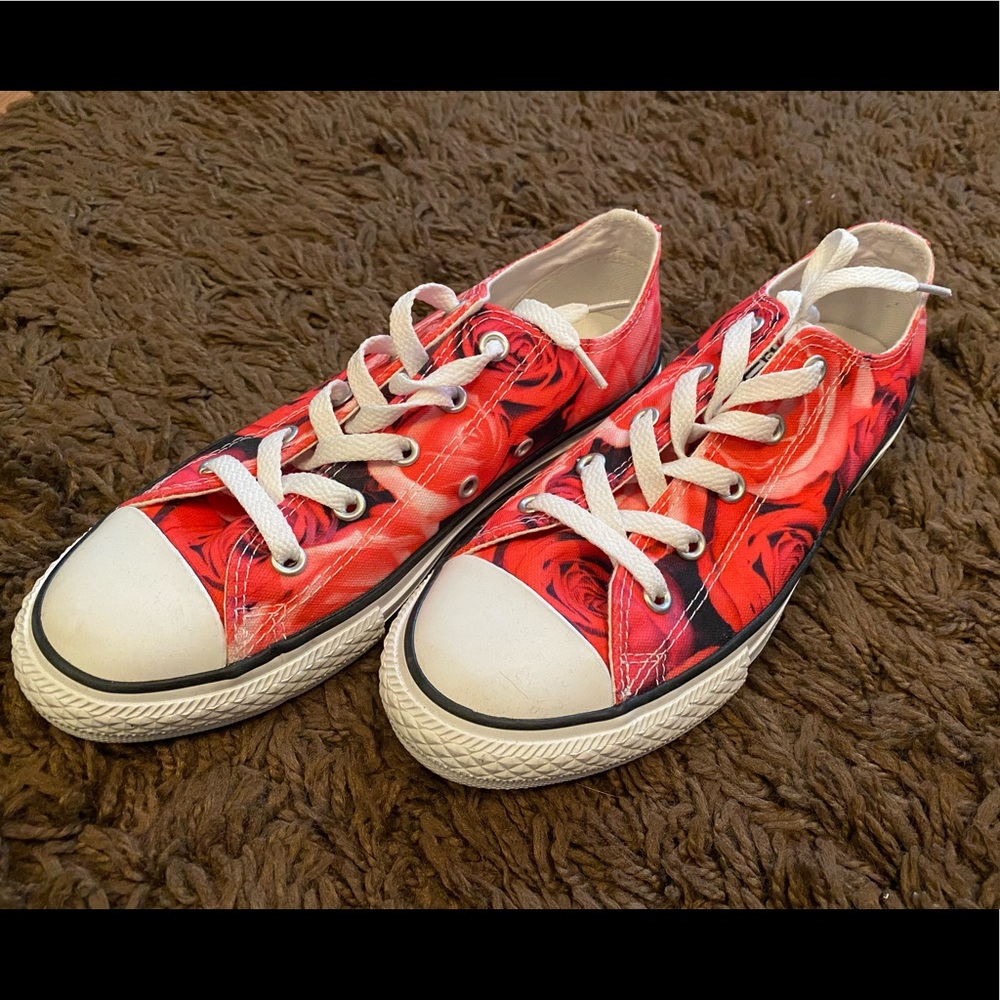 Rose pattern converse - never worn!